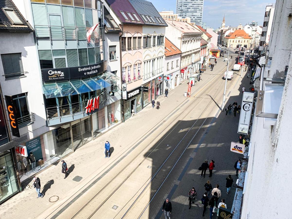 Gorgeous City Center Apartment In Bratislava With Free Parking Exterior foto