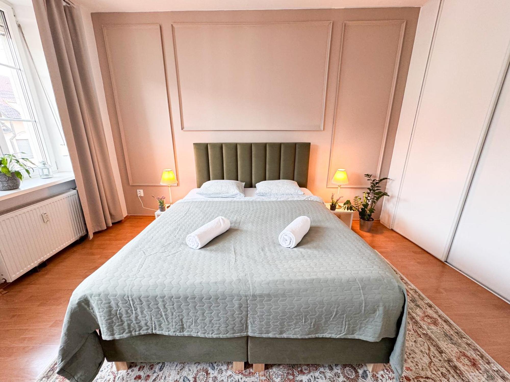 Gorgeous City Center Apartment In Bratislava With Free Parking Exterior foto
