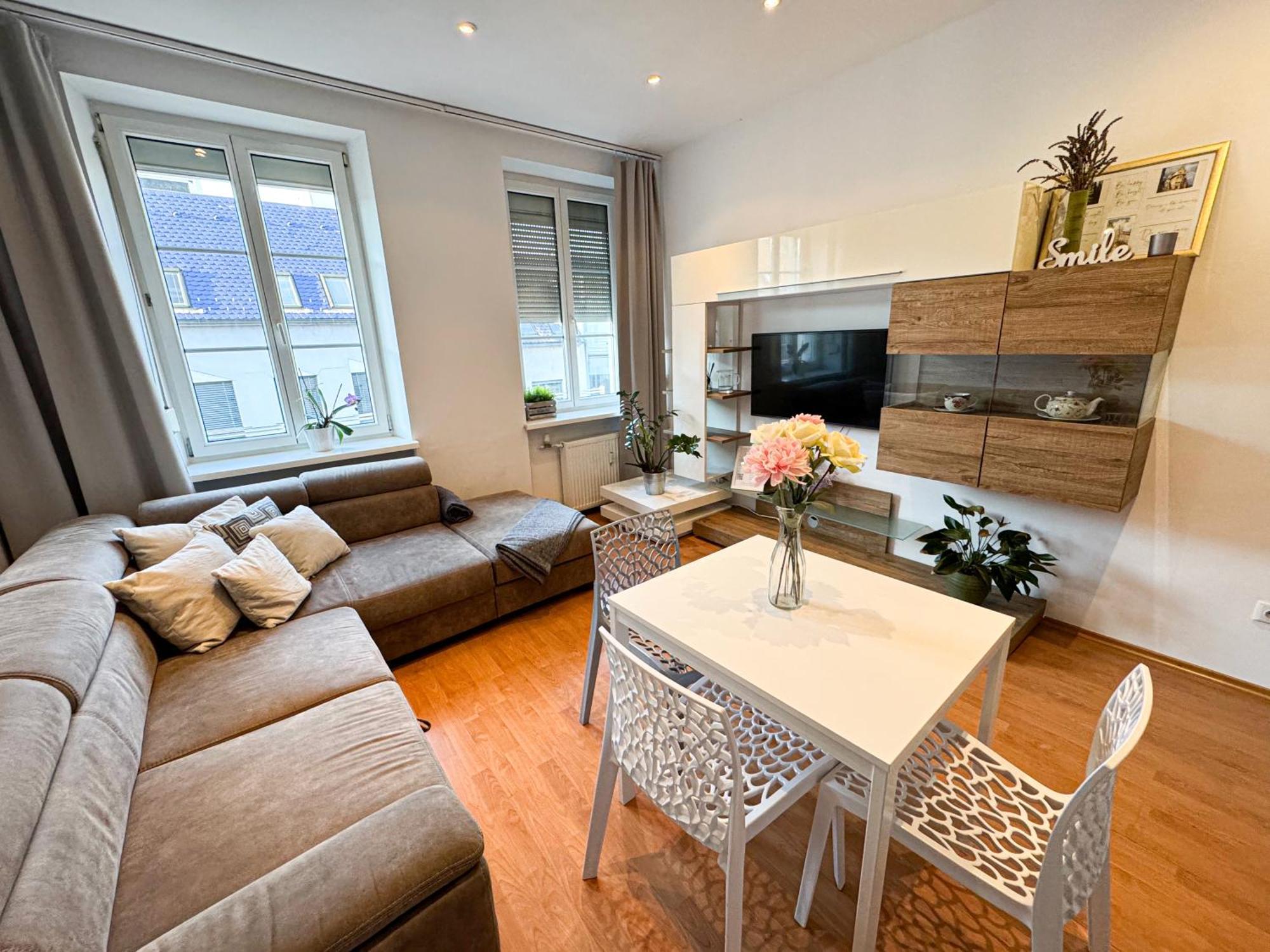 Gorgeous City Center Apartment In Bratislava With Free Parking Exterior foto